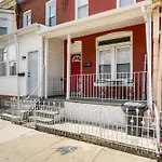 1 Mi To Philadelphia Zoo Convenient Townhome!