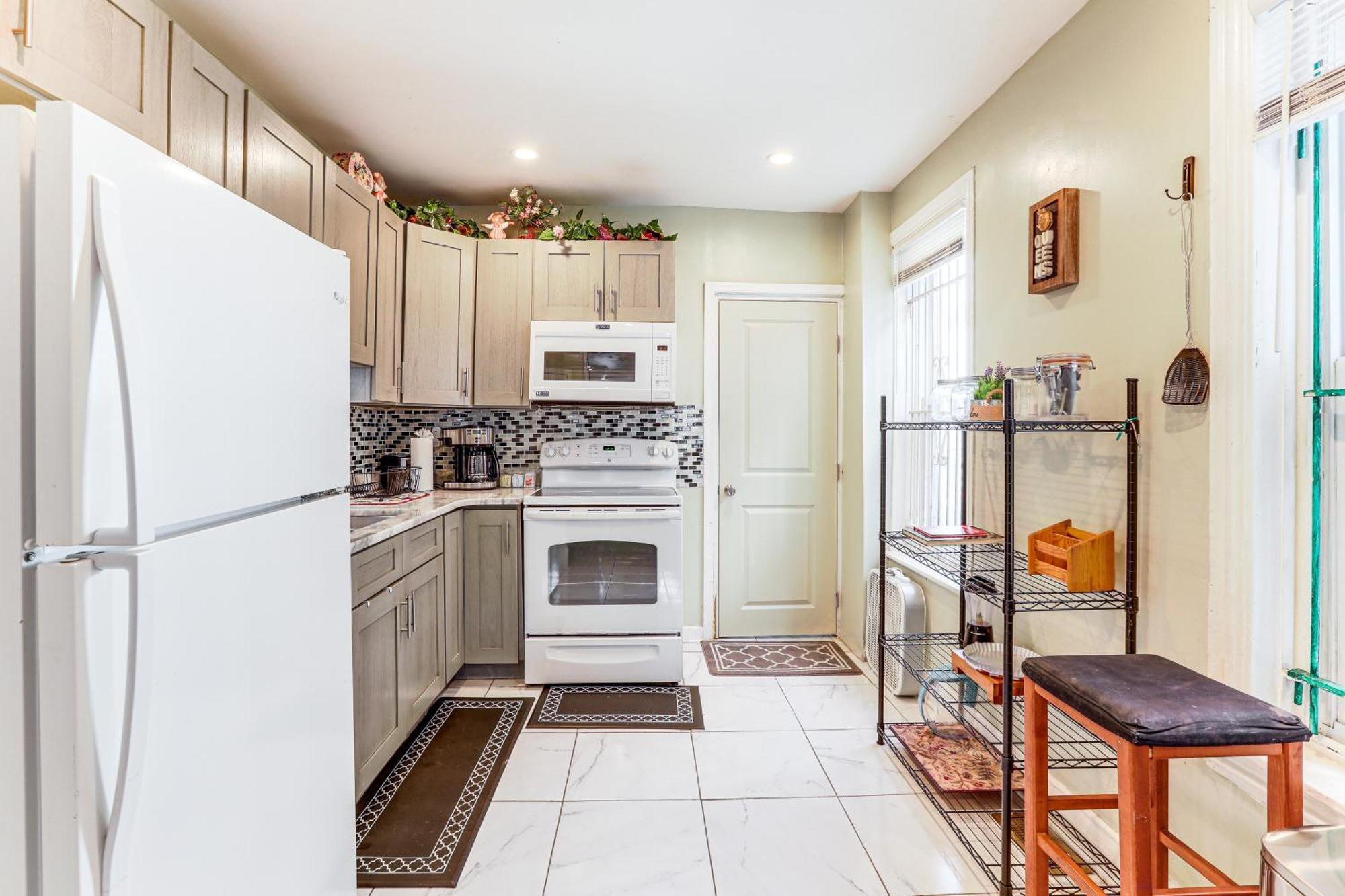 1 Mi To Zoo Convenient Townhome!
